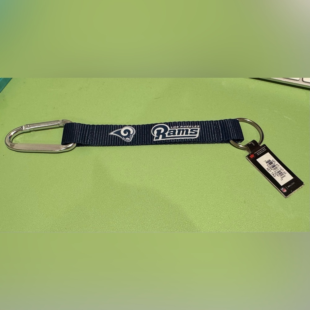 NWT NFL Los Angeles Rams Navy and Silver Keychain with Carabiner